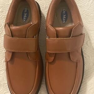 Dr. Max Men’s comfort brown leather upper easy strap shoe NWOT